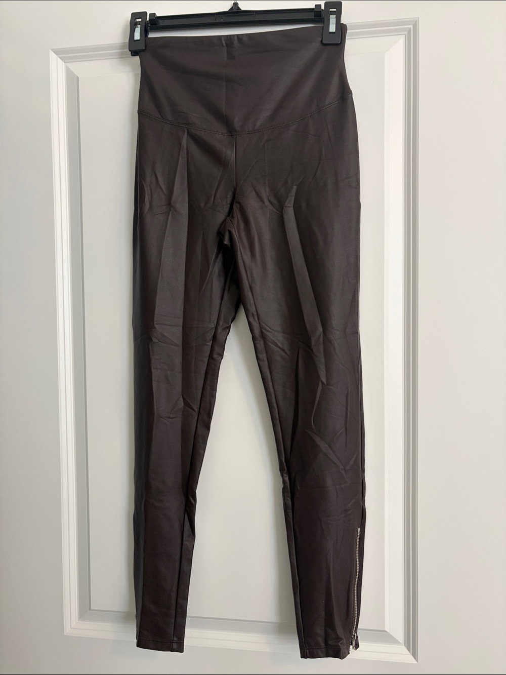 High-Waist Brown Leggings - Sleek Everyday Stretch